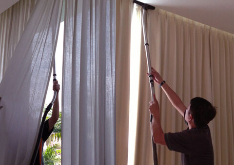 كيفية تنظيف الستائر والحفاظ عليها جديدة
